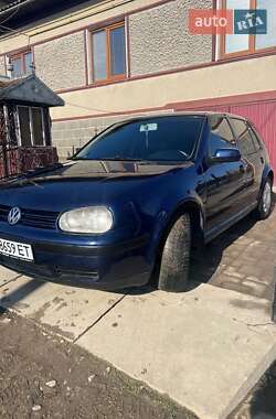 Хэтчбек Volkswagen Golf 2001 в Черновцах