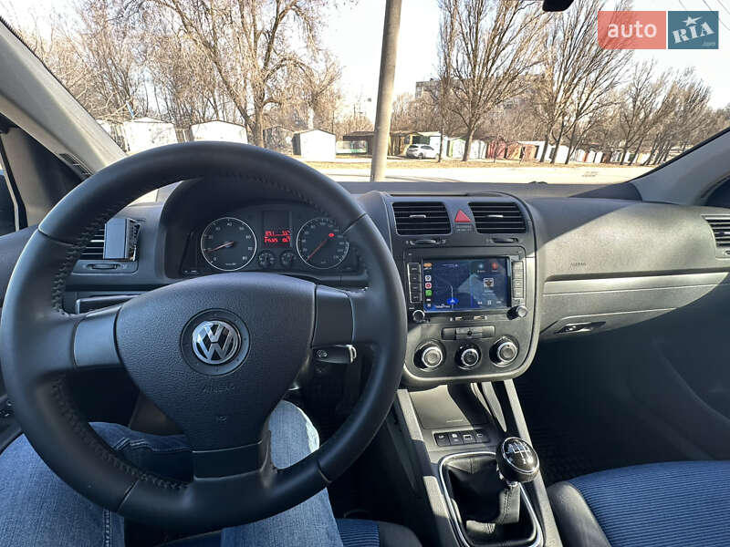 Хэтчбек Volkswagen Golf 2006 в Запорожье