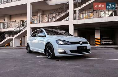 Хэтчбек Volkswagen Golf 2014 в Киеве
