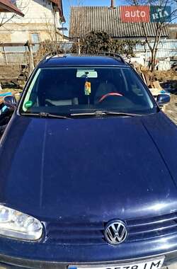 Универсал Volkswagen Golf 2001 в Остроге