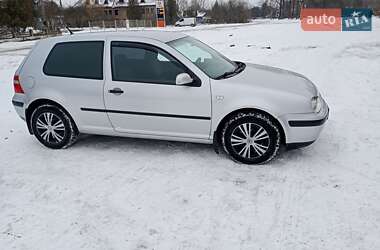 Хетчбек Volkswagen Golf 2003 в Рожнятові