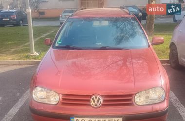 Универсал Volkswagen Golf 2000 в Сваляве
