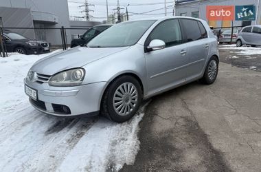 Хэтчбек Volkswagen Golf 2005 в Киеве