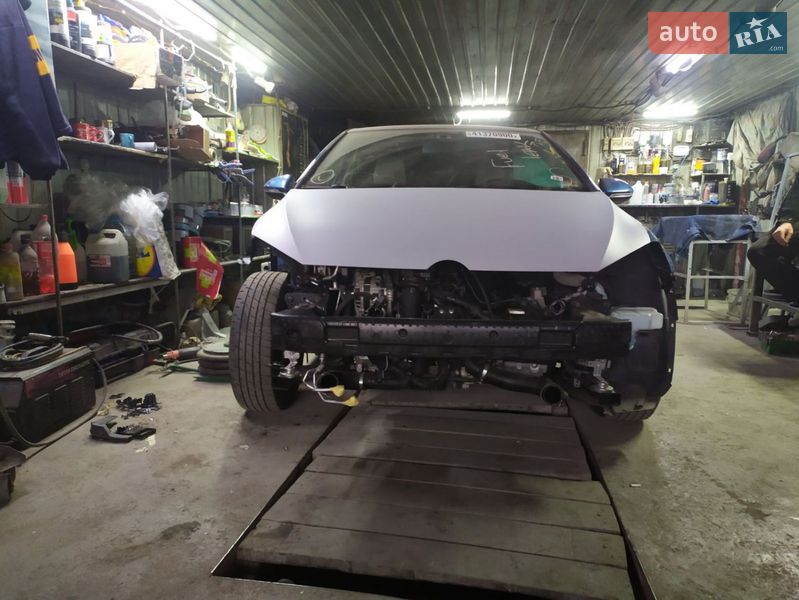 Хэтчбек Volkswagen Golf 2016 в Ирпене