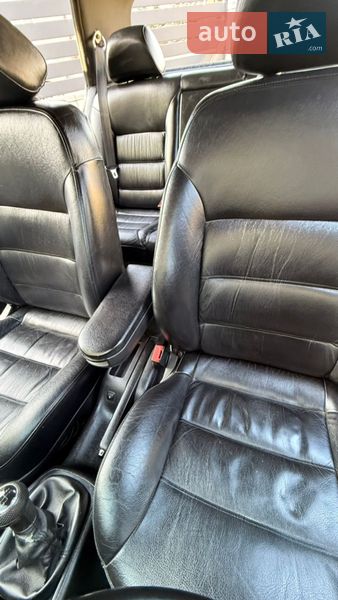 Хэтчбек Volkswagen Golf 2002 в Стрые