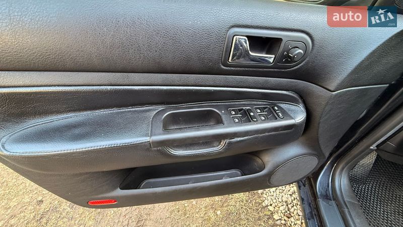 Хэтчбек Volkswagen Golf 2002 в Стрые