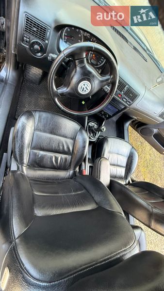 Хэтчбек Volkswagen Golf 2002 в Стрые