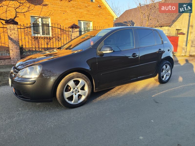 Хэтчбек Volkswagen Golf 2006 в Ковеле