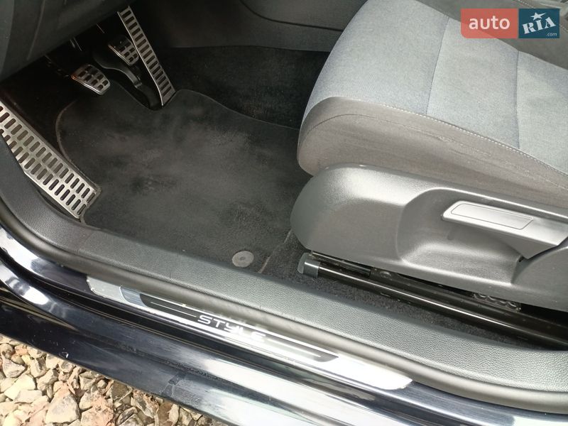 Универсал Volkswagen Golf 2011 в Луцке