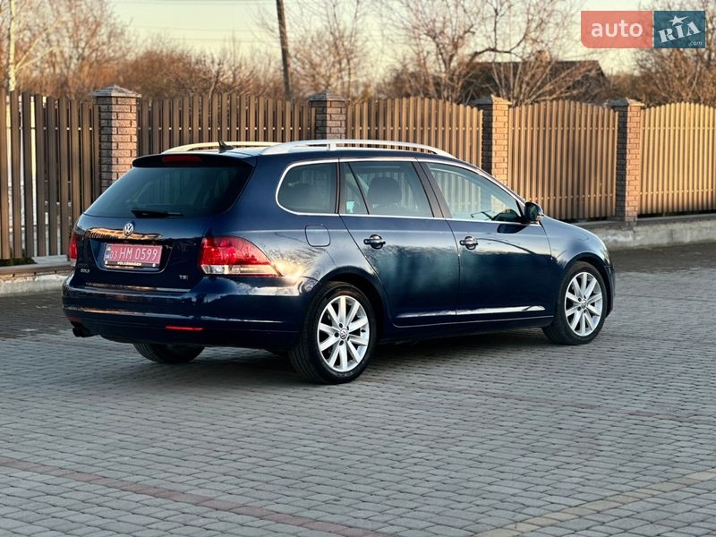 Универсал Volkswagen Golf 2011 в Староконстантинове