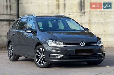 Универсал Volkswagen Golf 2019 в Ровно
