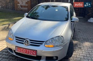Хэтчбек Volkswagen Golf 2004 в Новояворовске