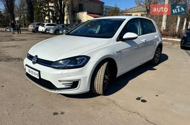 Хэтчбек Volkswagen Golf 2020 в Киеве