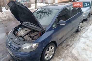 Хетчбек Volkswagen Golf 2006 в Рівному