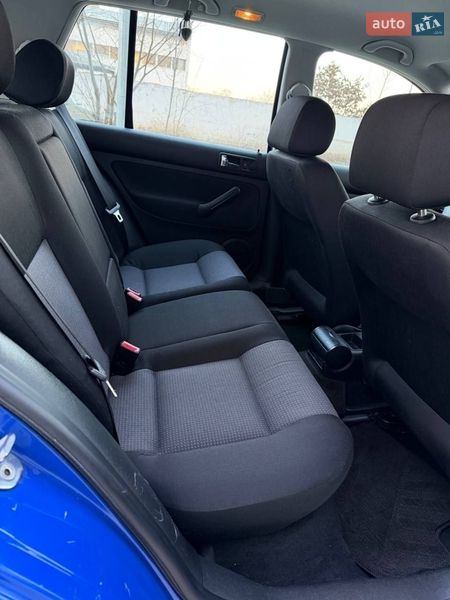 Хэтчбек Volkswagen Golf 2001 в Дрогобыче