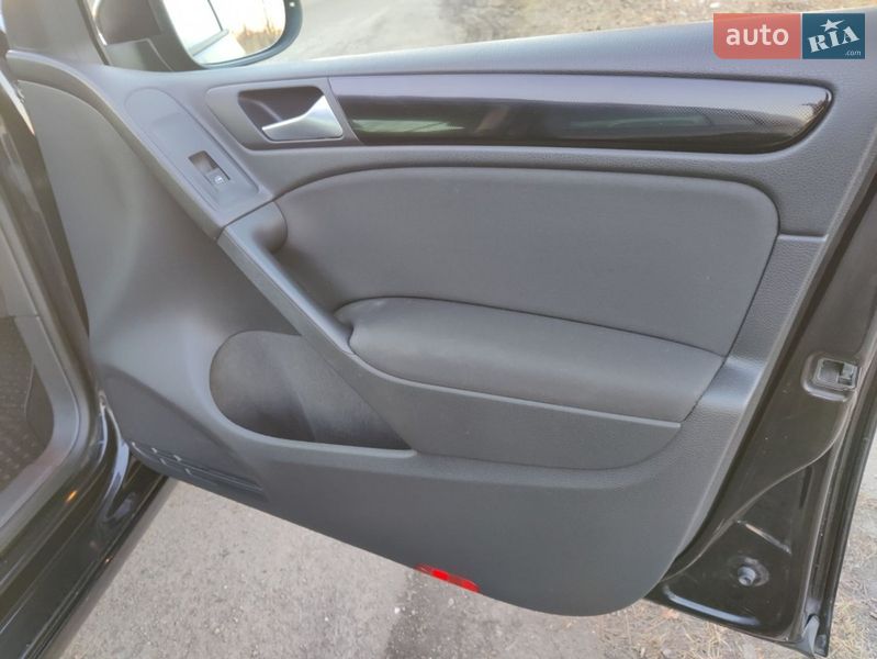 Хэтчбек Volkswagen Golf 2009 в Барышевке