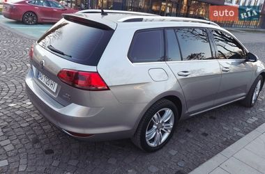 Универсал Volkswagen Golf 2014 в Сваляве