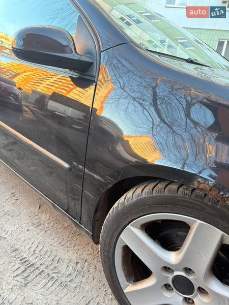 Хэтчбек Volkswagen Golf 2004 в Обухове