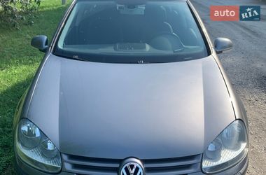 Хетчбек Volkswagen Golf 2004 в Києві