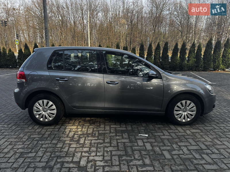 Хэтчбек Volkswagen Golf 2009 в Луцке