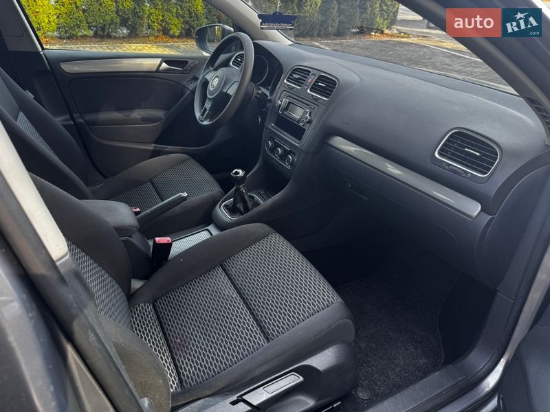 Хэтчбек Volkswagen Golf 2009 в Луцке