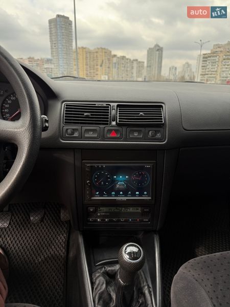 Хэтчбек Volkswagen Golf 2000 в Киеве