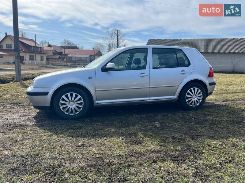 Хэтчбек Volkswagen Golf 2001 в Коломые