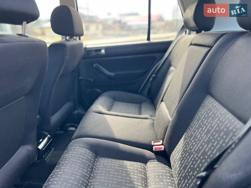 Хэтчбек Volkswagen Golf 2001 в Коломые