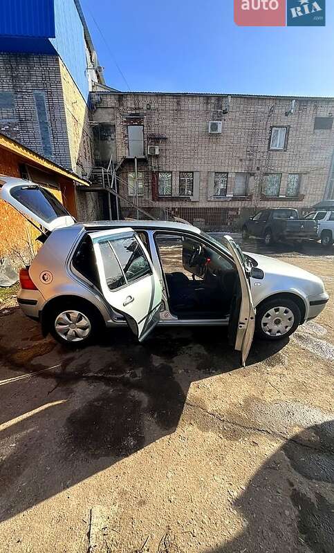 Хэтчбек Volkswagen Golf 2003 в Кривом Роге