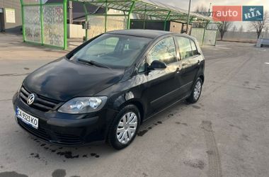 Хетчбек Volkswagen Golf 2005 в Богуславі