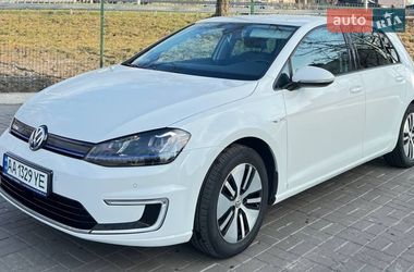 Хэтчбек Volkswagen Golf 2015 в Киеве