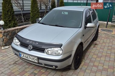 Хетчбек Volkswagen Golf 2001 в Новоархангельську
