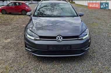 Универсал Volkswagen Golf 2019 в Сваляве