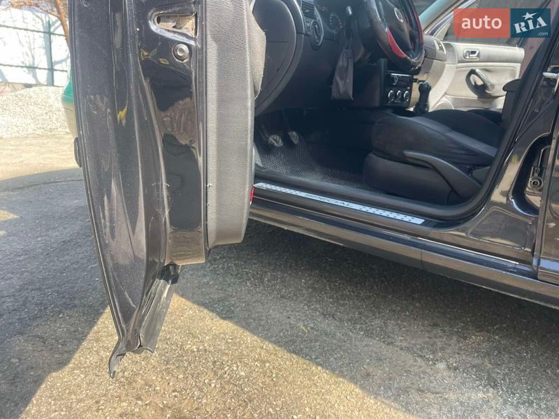 Хэтчбек Volkswagen Golf 2001 в Коростышеве