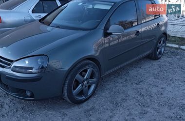 Хетчбек Volkswagen Golf 2004 в Дніпрі