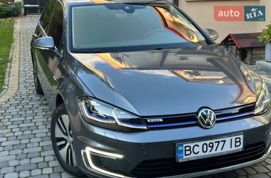 Хэтчбек Volkswagen Golf 2017 в Львове