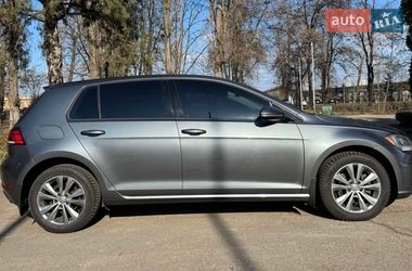 Хетчбек Volkswagen Golf 2017 в Києві