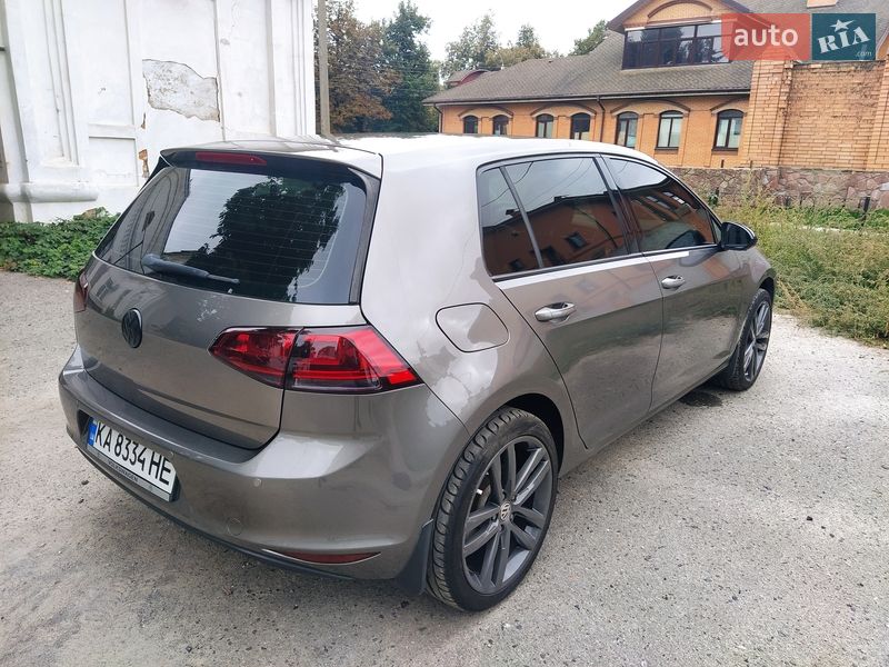 Хэтчбек Volkswagen Golf 2013 в Ромнах