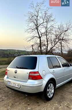 Хэтчбек Volkswagen Golf 2003 в Еланце