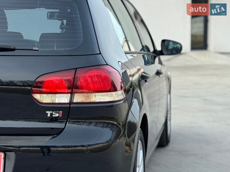 Хетчбек Volkswagen Golf 2010 в Луцьку