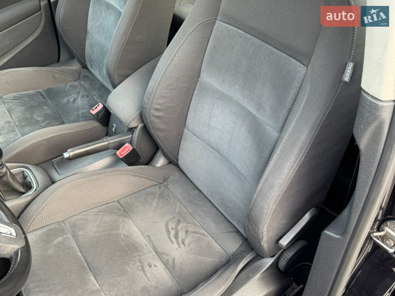 Хетчбек Volkswagen Golf 2010 в Луцьку