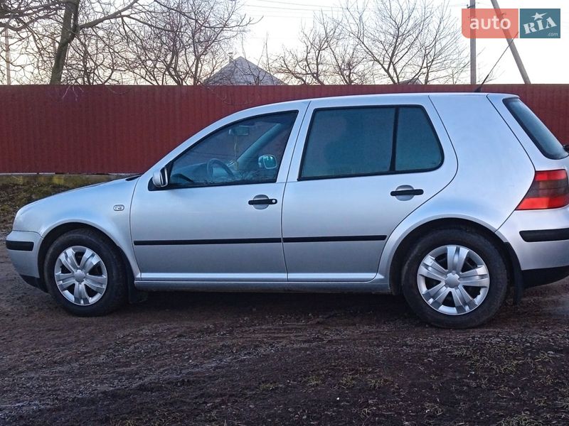 Хэтчбек Volkswagen Golf 2001 в Хмельницком