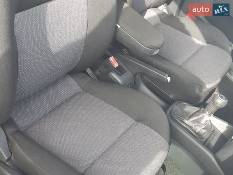 Хэтчбек Volkswagen Golf 2001 в Хмельницком