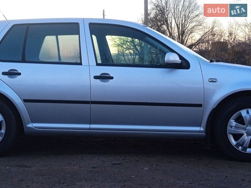 Хэтчбек Volkswagen Golf 2001 в Хмельницком