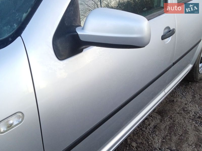 Хэтчбек Volkswagen Golf 2001 в Хмельницком