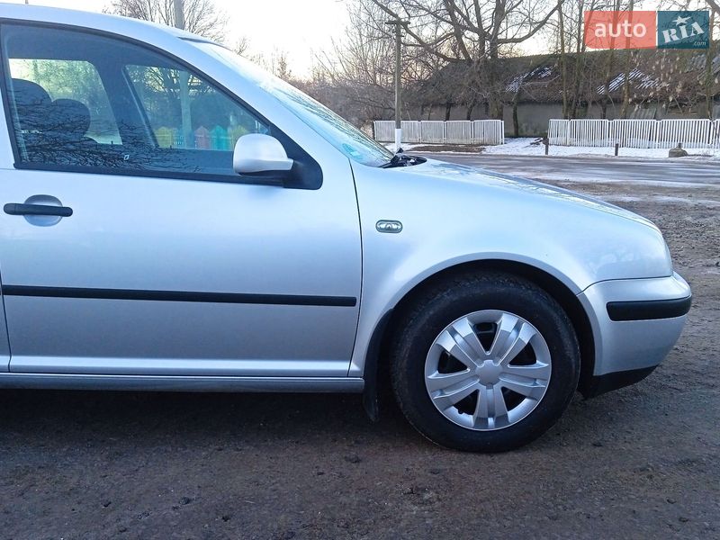 Хэтчбек Volkswagen Golf 2001 в Хмельницком