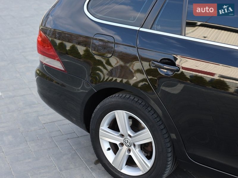 Универсал Volkswagen Golf 2011 в Луцке