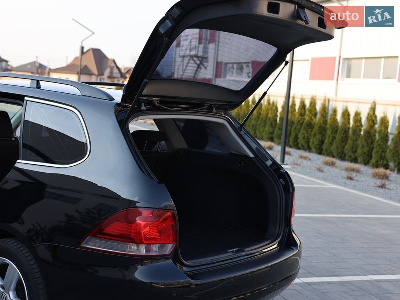 Универсал Volkswagen Golf 2011 в Луцке