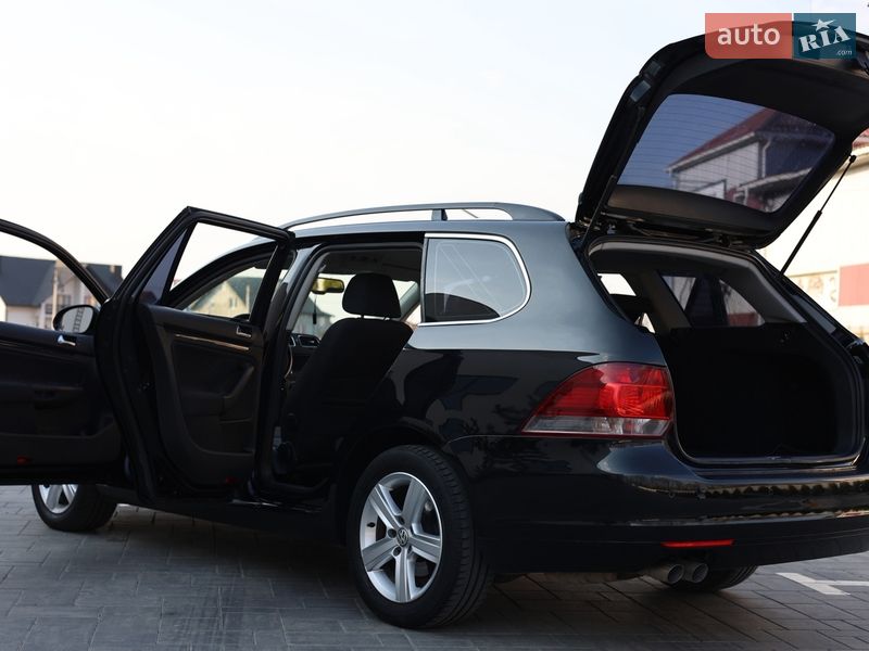 Универсал Volkswagen Golf 2011 в Луцке