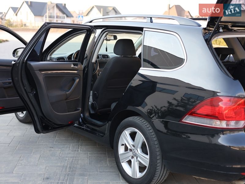 Универсал Volkswagen Golf 2011 в Луцке